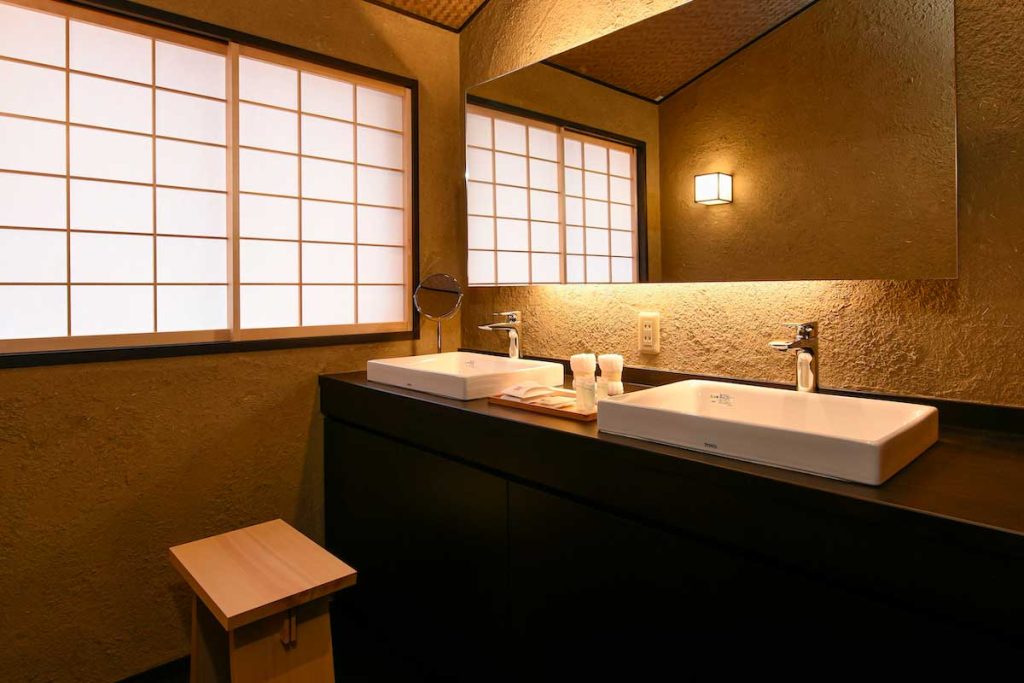 京都の町家ホテル「鈴プレミアム 飛雲 Ⅰ」の2Fの洗面所 / 2nd floor Washroom of Kyoto Machiya Hotel Rinn Premium Hiun I
