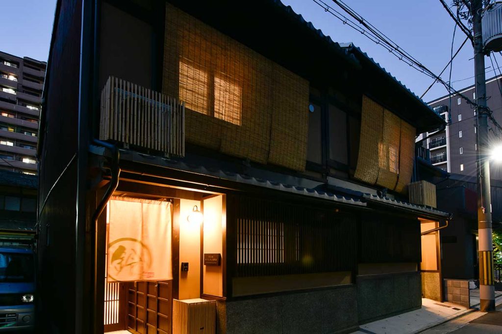 京都の町家ホテル「鈴プレミアム 光輝」の外観 / Exterior of Kyoto Machiya Hotel Rinn Premium Koki