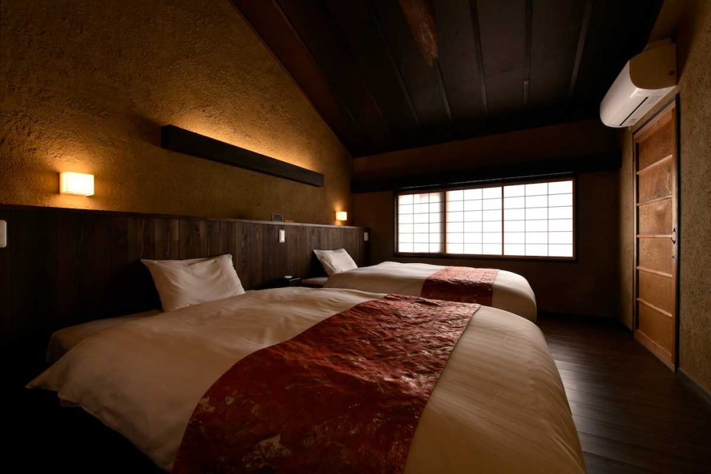 京都の町家ホテル「鈴プレミアム 薫風」の寝室 / Bedroom of Kyoto Machiya Hotel Rinn Premium Kunpu