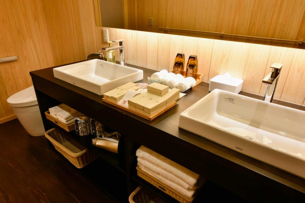 京都の町家ホテル「鈴プレミアム 薫風」の洗面台 / Washbasin of Kyoto Machiya Hotel Rinn Premium Kunpu