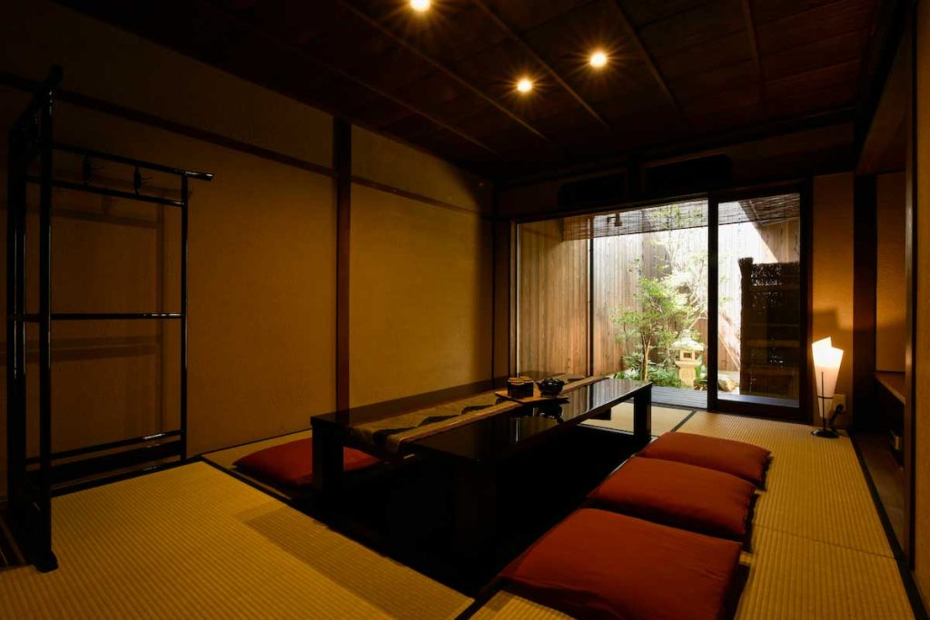 京都の町家ホテル「鈴プレミアム 八重」の居間/ Living room of Kyoto Machiya Hotel Rinn Premium Yae