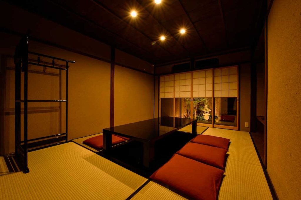 京都の町家ホテル「鈴プレミアム 八重」の居間/ Living room of Kyoto Machiya Hotel Rinn Premium Yae
