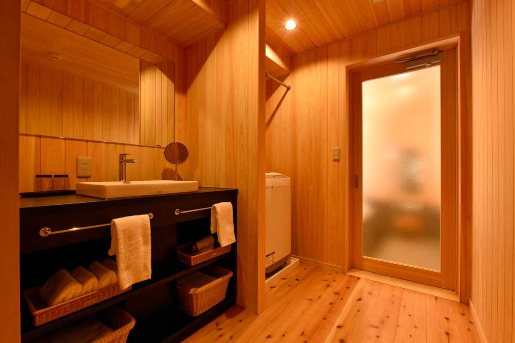 京都の町家ホテル「鈴プレミアム 八重」の洗面所 / Washroom of Kyoto Machiya Hotel Rinn Premium Yae